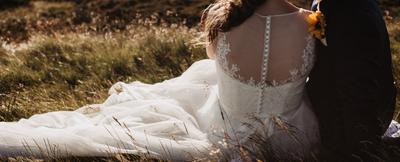 Krásne čipkované svadobné šaty, veľkosť 40 - Obrázok č. 1