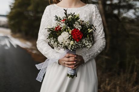 Padavé svadobné šaty s vlečkou - Obrázok č. 1
