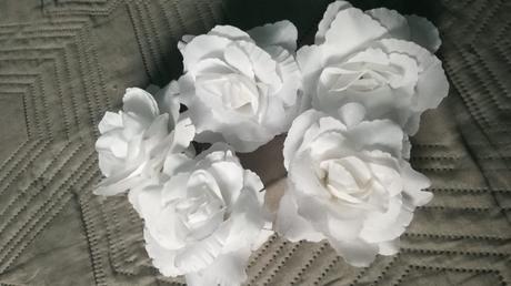 Biele umelé kvety - Obrázok č. 1