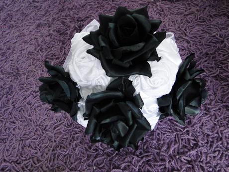 Čierno-biela svadobná kytica - Obrázok č. 1