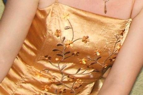 Zlaté šaty - Obrázok č. 1