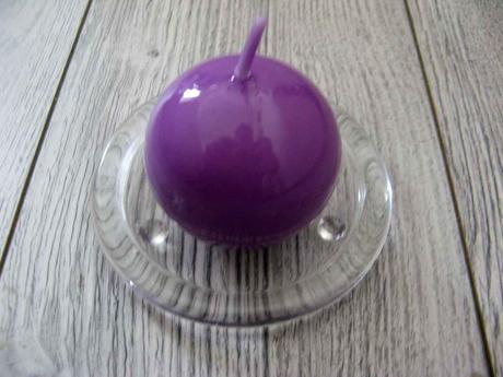 Sviečka guľa 6 cm fialová lakovaná - Obrázok č. 1