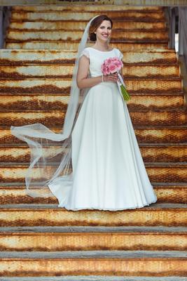Jednoduché svadobné šaty Ivory- menší kruh, závoj - Obrázok č. 1