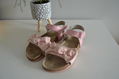 Dievčenské sandálky Reserved, veľkosť 34 - Obrázok č. 1