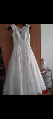 Snehovobiele svadobné šaty - Obrázok č. 1