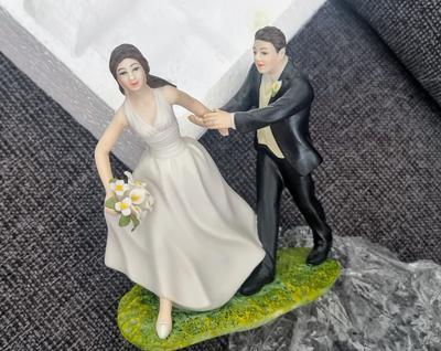 Porcelánový ženích nevesta na tortu - Obrázok č. 1