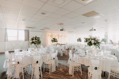 Tylový prehoz na chiavari stoličky - Obrázok č. 1