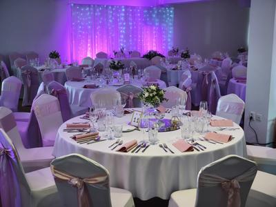 Okrúhle stoly + obrusy prenájom - Obrázok č. 1