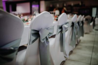 Šedá saténová stuha 15,5cmx2,5m 117ks - Obrázok č. 1