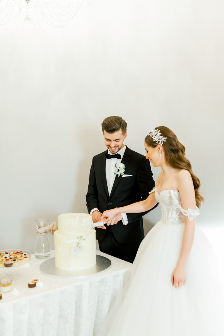 krájanie svadobnej torty 